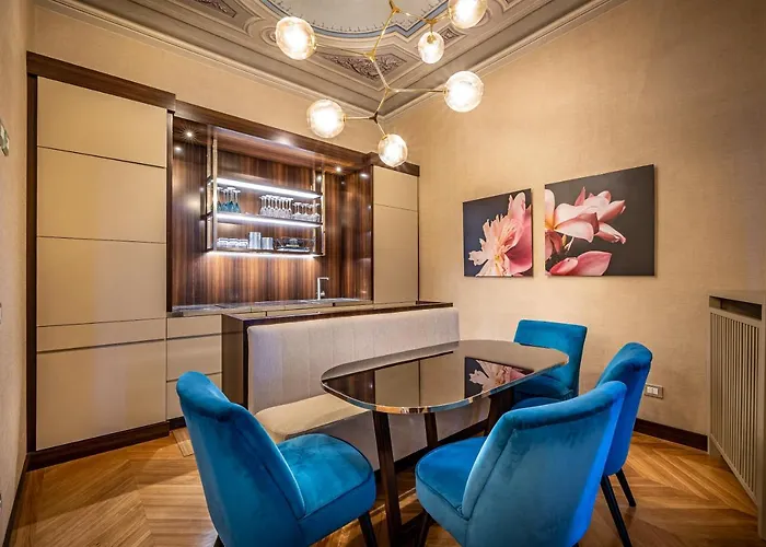 Yid Santa Maria Novella Suites Apt With Balcony